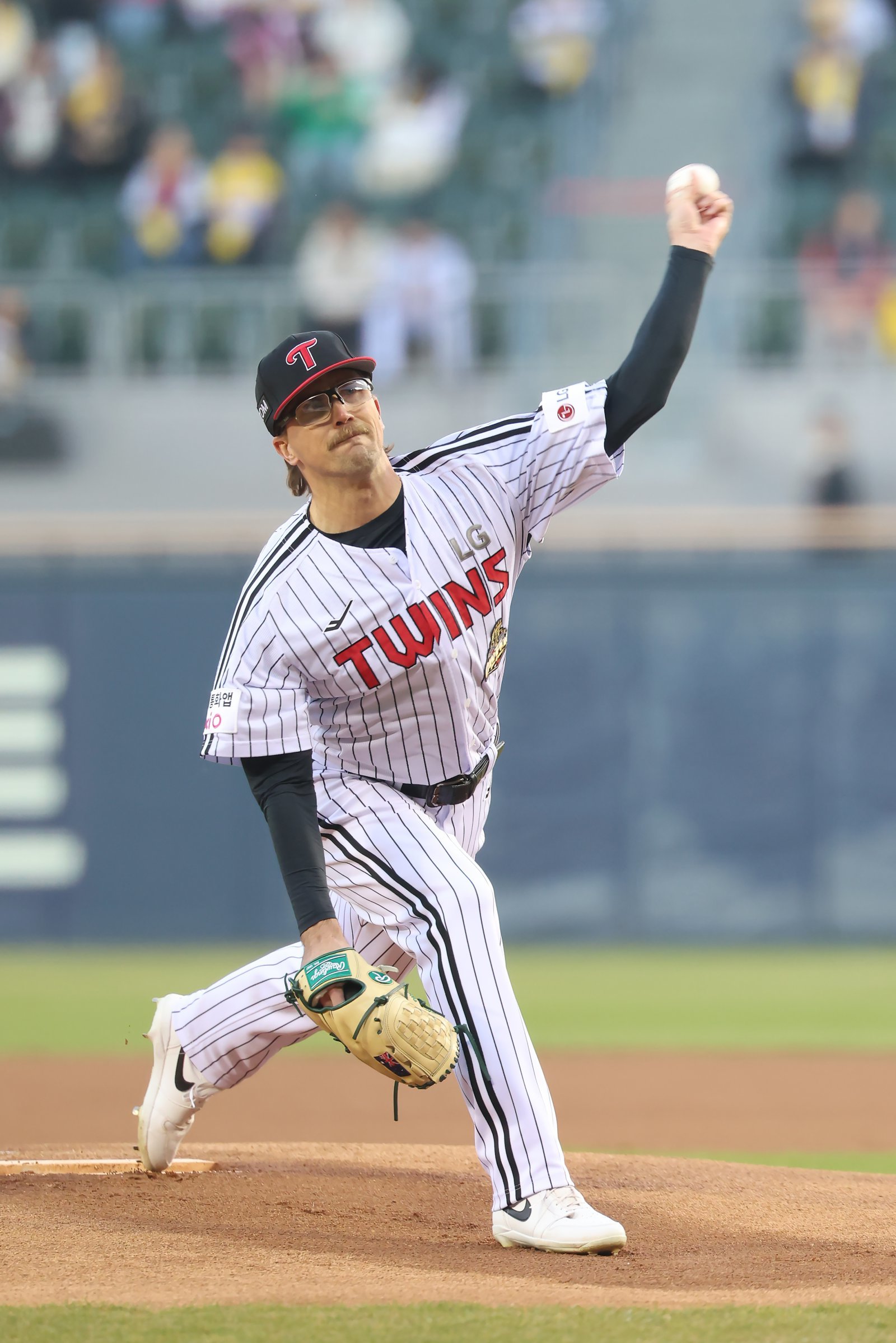 ‘허리 근육통’ ERA 1위 LG 웰스 엔트리 말소…16일 인천 SSG전은 김윤식+이정용 조합으로 [SD 잠실 브리핑]