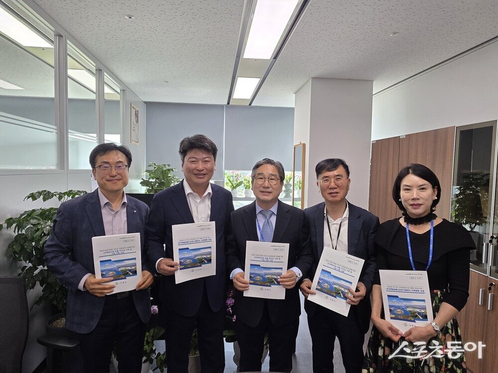 14일 나주시에 따르면 강상구 나주시장 권한대행은 최근 산업통상자원부와 기획재정부 등을 찾아 고전력반도체 인프라 구축 사업과 핵융합 연구 인력 확충 필요성을 설명하며 국비 지원을 요청했다. 사진제공=나주시