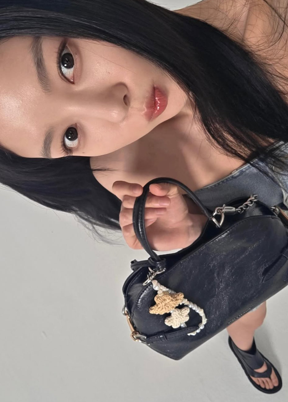 김유정, 각도가 아찔해 …대담한 포즈