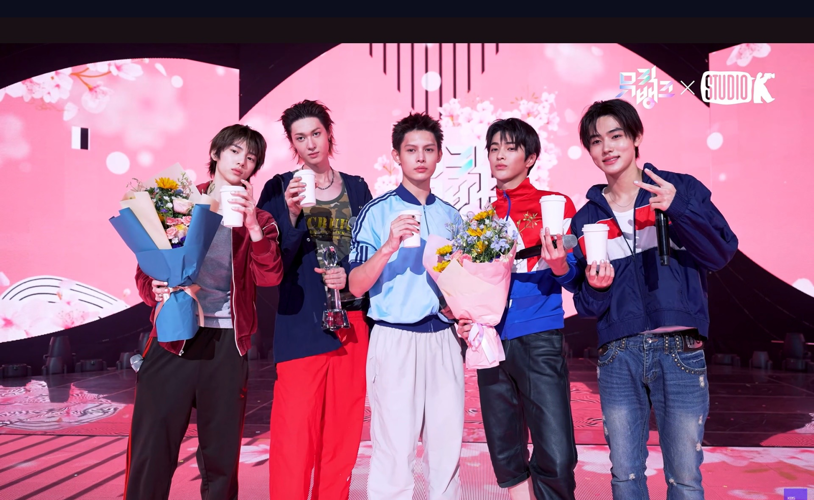 코르티스, ‘REDRED’로 지상파 첫 1위…신기록 행진