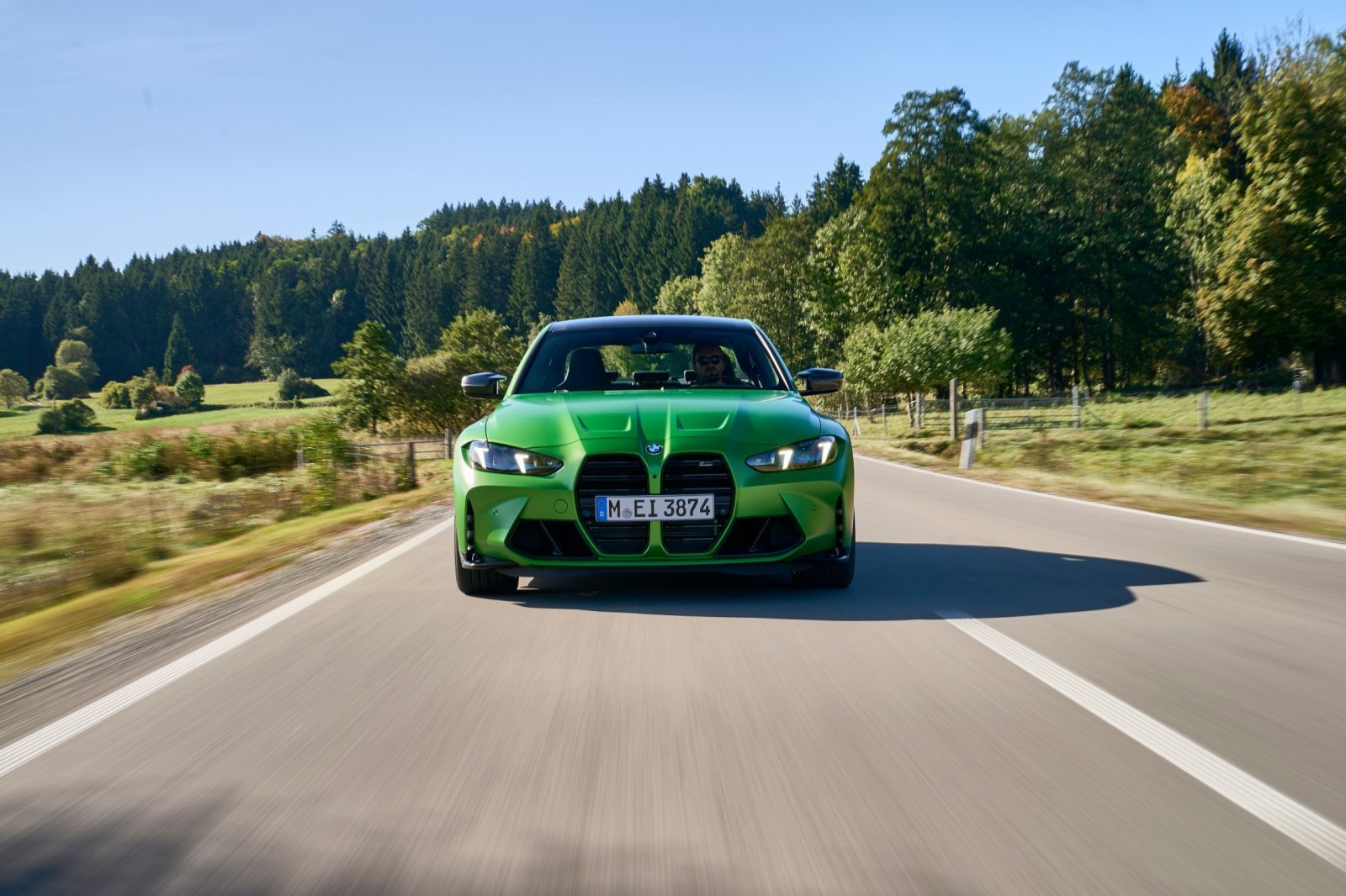 BMW M3 컴페티션 M xDrive는 최고 출력 530마력, 최대 토크 66. 3kg.m를 발휘하는 M 트윈파워 터보 직렬 6기통 가솔린 엔진과 M 스텝트로닉 스포츠 자동 8단 변속기가 조합돼 단 3.5초만에 시속 100km에 도달한다. 사진제공|BMW코리아