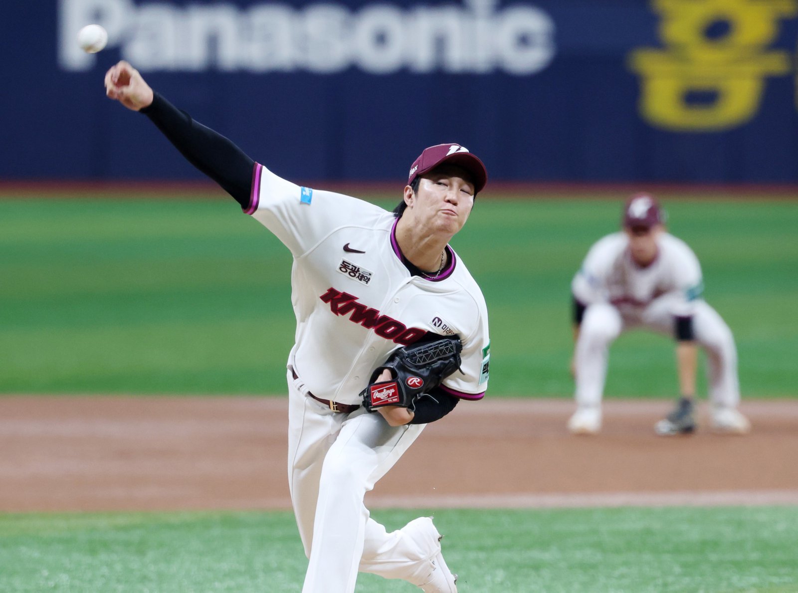 ‘이두근 미세 염좌’ 키움 안우진 18일 엔트리 말소, “회복 경과 지켜보며 복귀시기 결정”