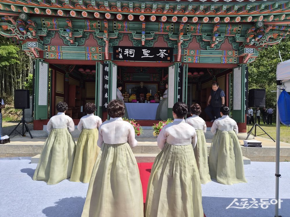 무안군이 초의선사 탄생 240주년을 기념해 마련한 문화제가 다양한 체험과 공연 프로그램 속에 성황리에 마무리됐다. 사진제공=무안군