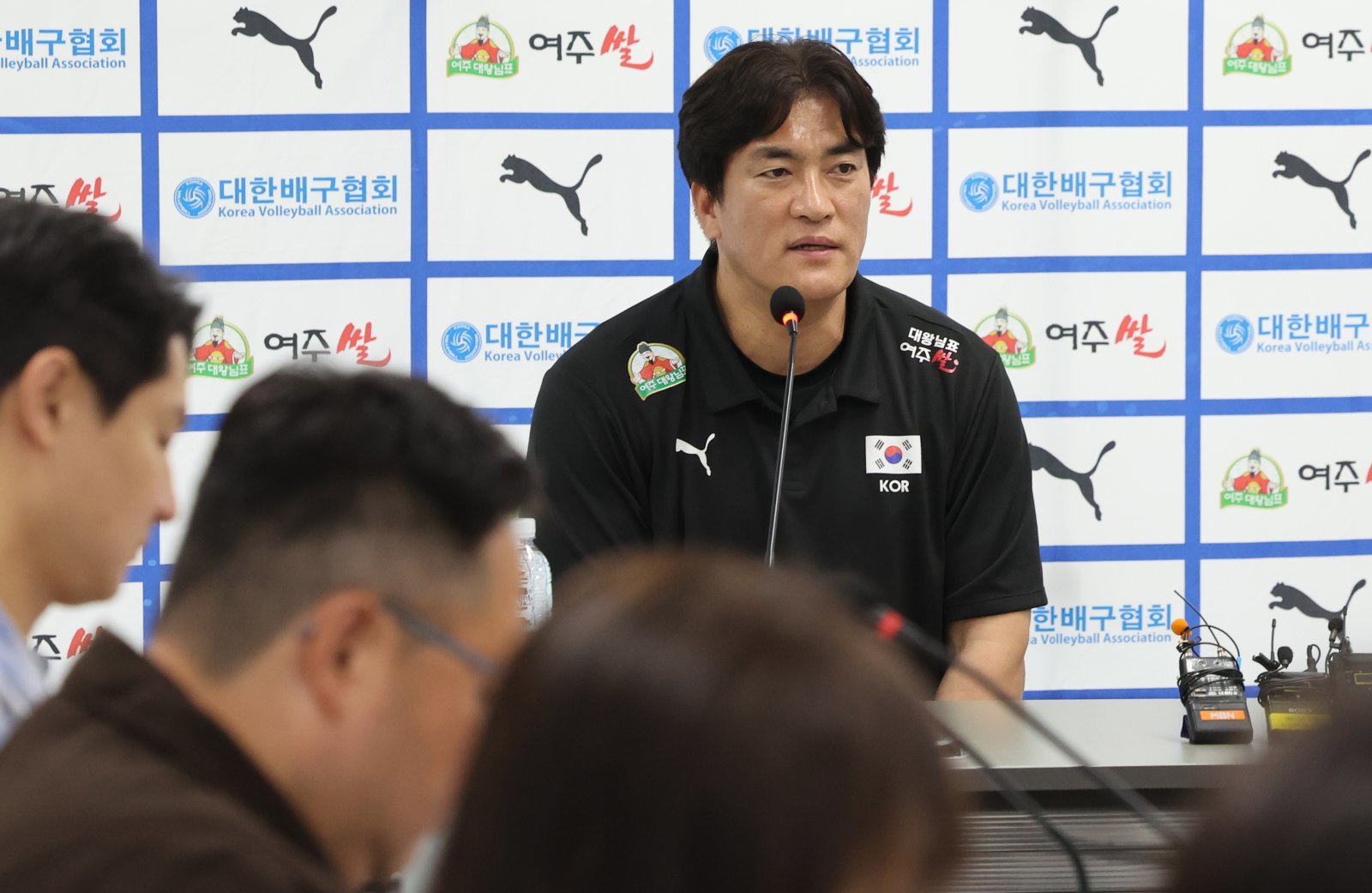 차상현 한국여자배구대표팀 감독이 20일 서울 송파구 올림픽회관에서 열린 기자회견에서 취재진의 질문에 응답하고 있다. 뉴시스