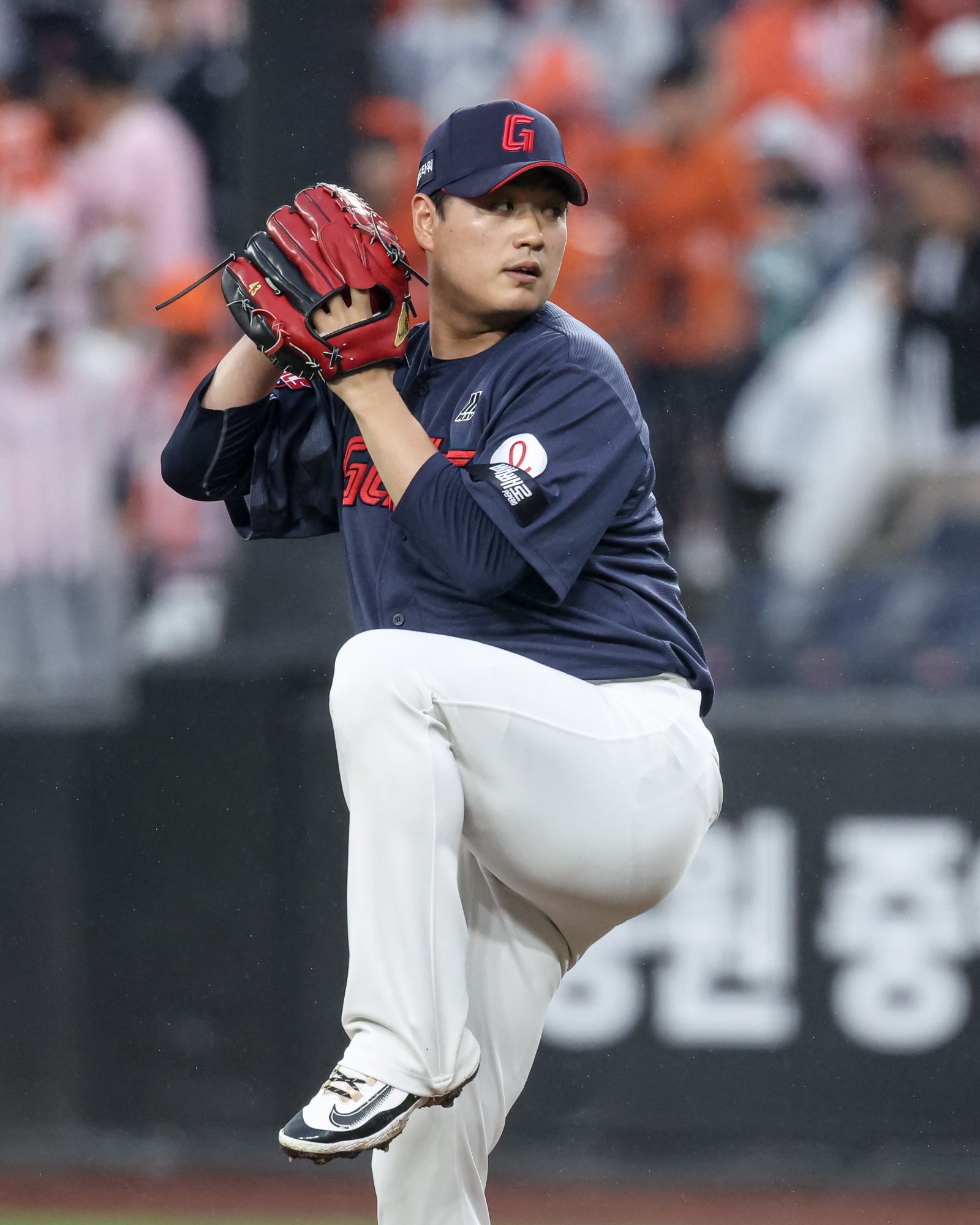 롯데 나균안이 21일 대전한화생명볼파크서 열린 2026 KBO리그 한화전에 선발등판해 힘차게 공을 던지고 있다. 사진제공｜롯데 자이언츠