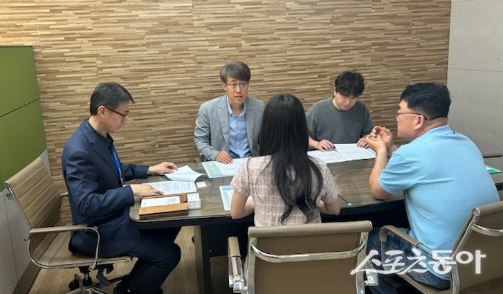 기장군이 3D 스캐너 활용 지적재조사 노하우를 정선군 관계자들과 공유하고 있다. (사진제공=기장군)