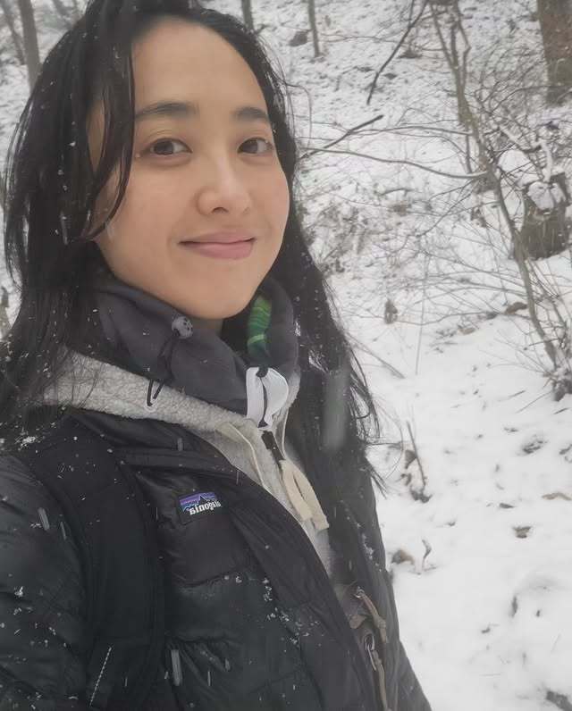 ‘43세’ 김민정, 설산서 포착된 민낯…“아직 고등학생 같아” [SD셀픽]