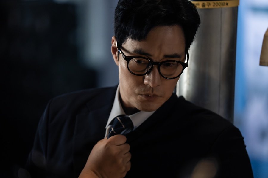 ‘딸 바보’ 소지섭, 굴욕의 멱살잡이…첫 등장 (김부장)