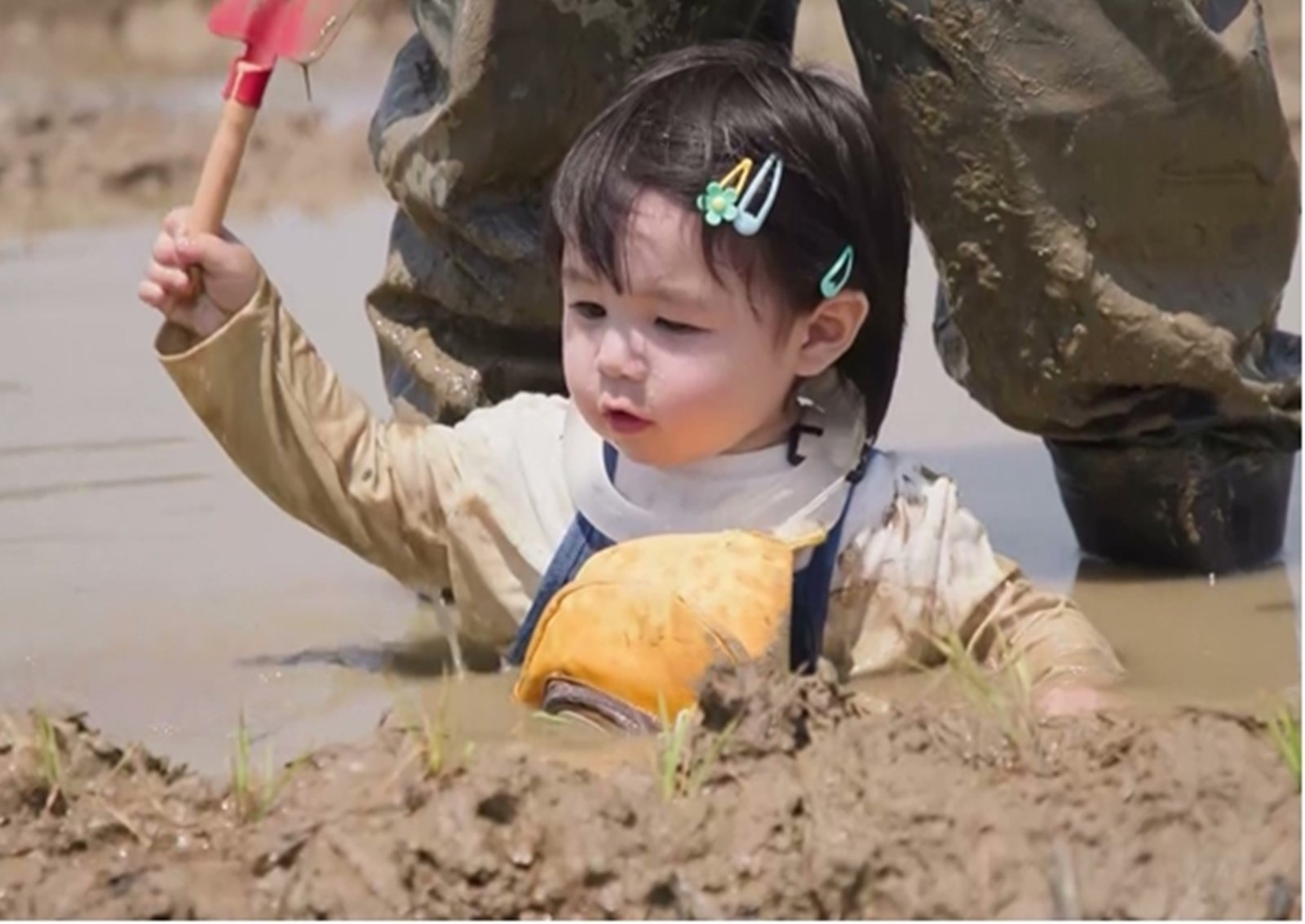 심형탁 子 하루, 반전 강심장…미꾸라지 한 손으로 덥석 (슈돌)
