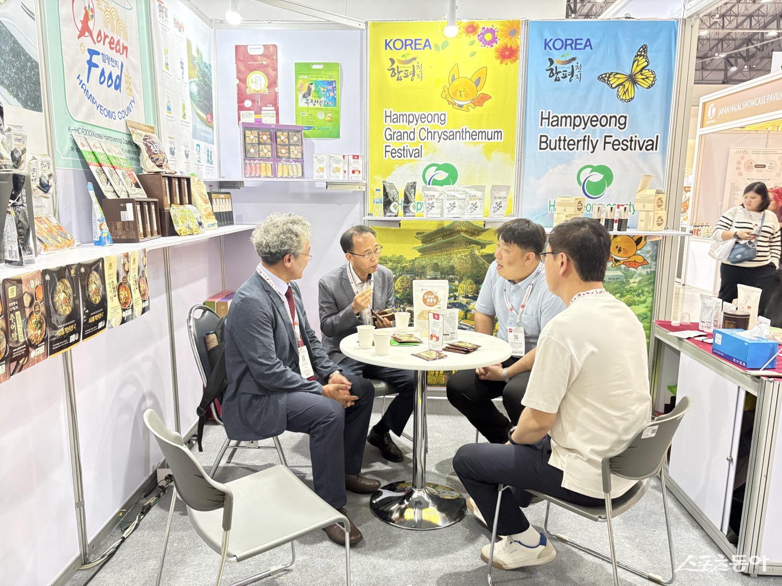 함평군은 지난 26일부터 태국 방콕에서 열리고 있는 ‘타이펙스-아누가 아시아(THAIFEX-Anuga Asia) 2026’에 참가해 K-HC푸드를 중심으로 함평 농특산품 홍보 활동을 펼치고 있다고 밝혔다. 사진제공=함평군