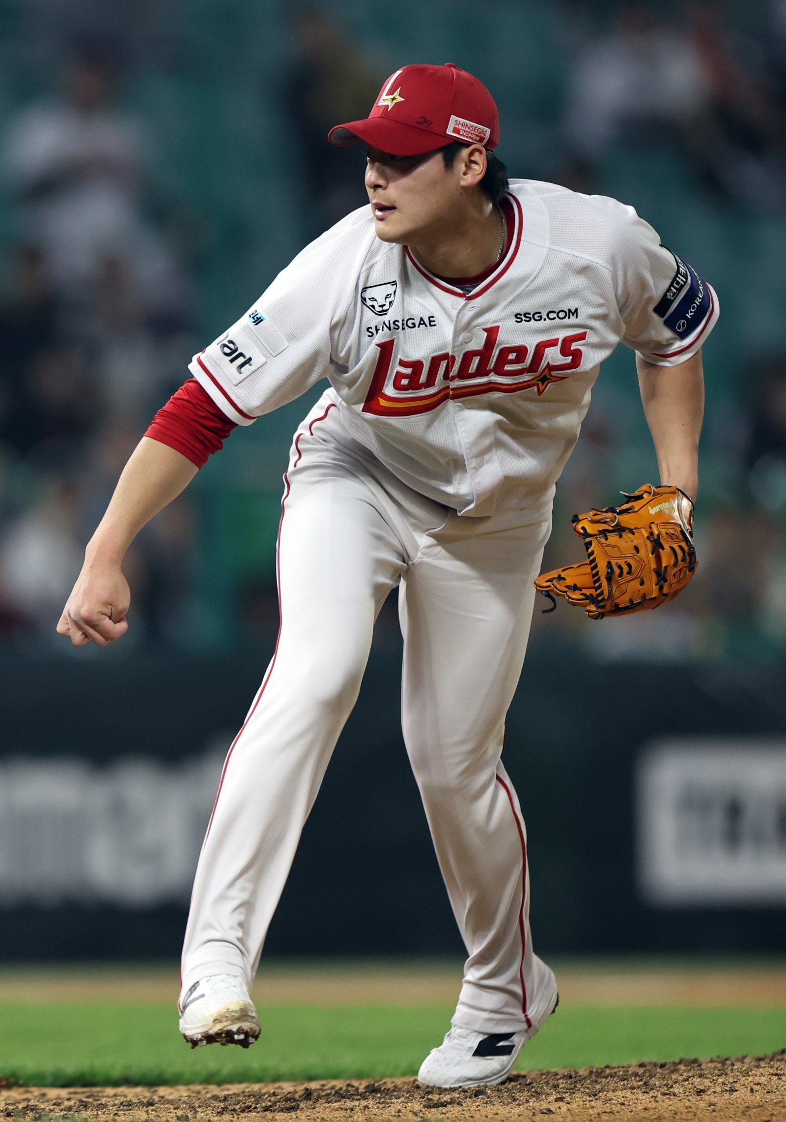 이숭용 SSG 감독은 28일 인천 삼성전에 앞서 마무리투수 조병현을 향한 굳은 믿음을 다시금 내비쳤다. 뉴시스