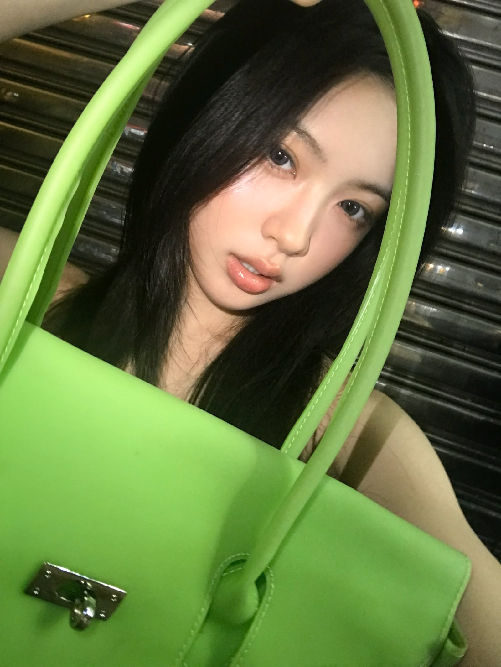 “에르메스 아니야?”…20년 만에 돌아온 ‘젤리 퍼킨백’