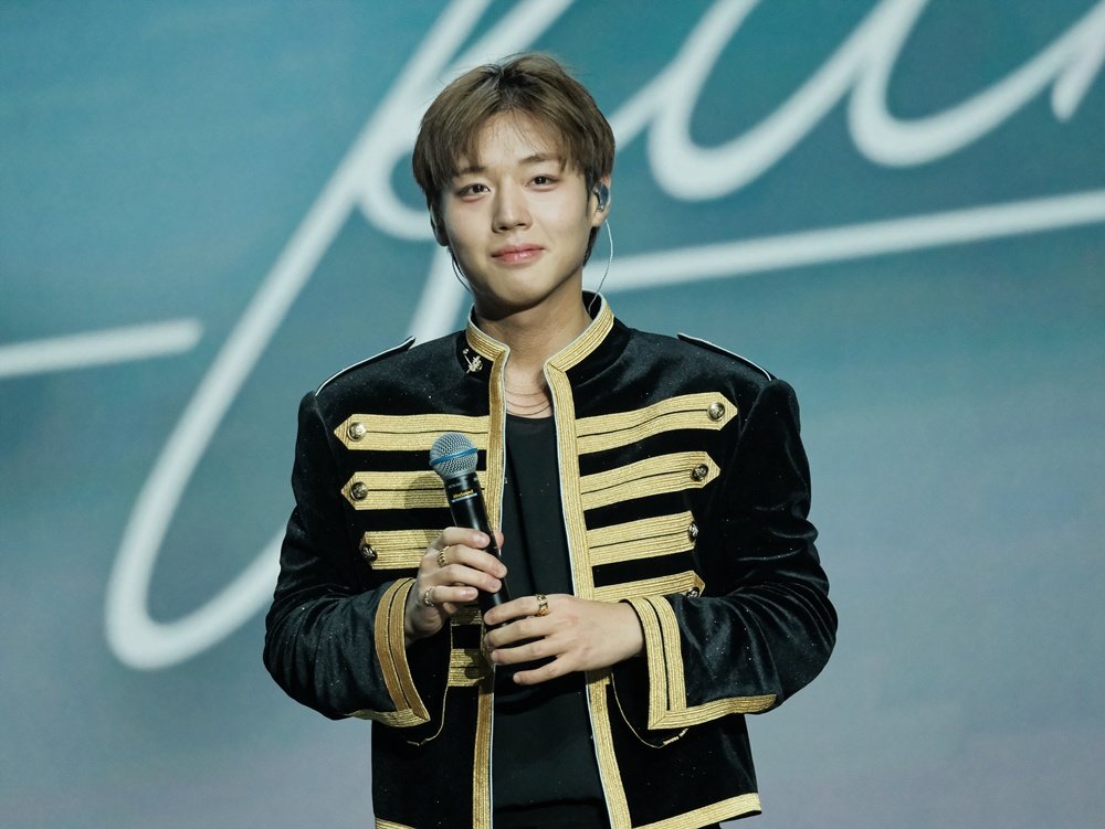 “변하지 않은 건 메이뿐”…박지훈, 7년 기다림 채운 감동의 팬콘서트