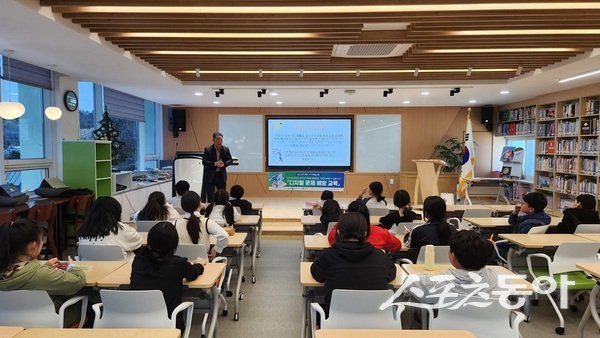 신안군청소년상담복지센터는 오는 6월 4일부터 18일까지 자은중학교 전교생을 대상으로 ‘2026년 위기예방 교육(집단상담)’ 프로그램을 운영한다고 밝혔다. 사진제공=신안군
