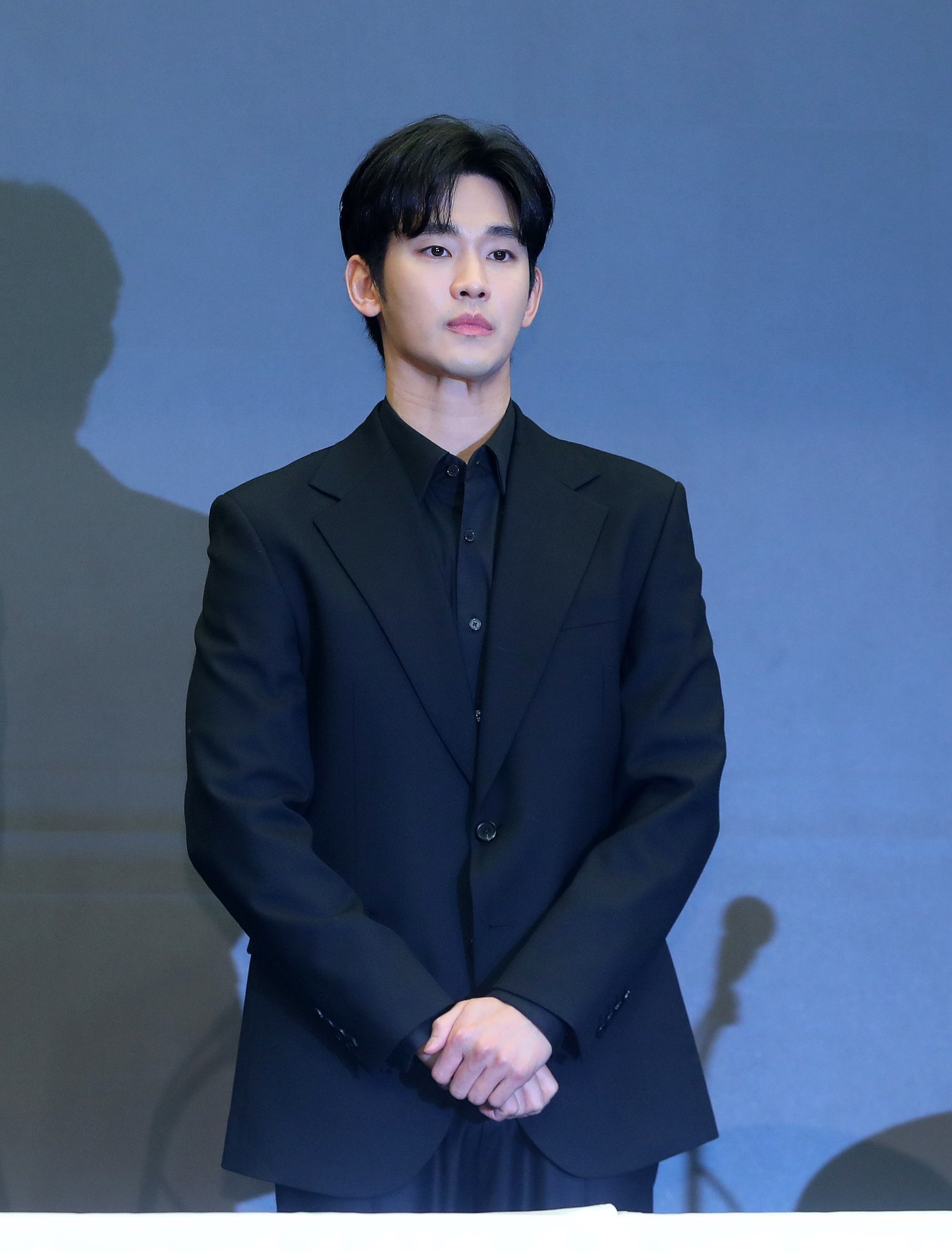 김수현 반격 시작됐다…‘300억 손배’ 초강수 꺼낸 이유