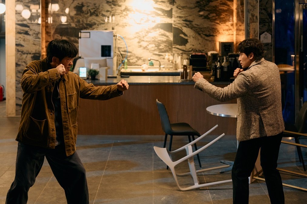 신하균, 10년 악연 허성태와 대치…카페서 무슨 일? (오십프로)