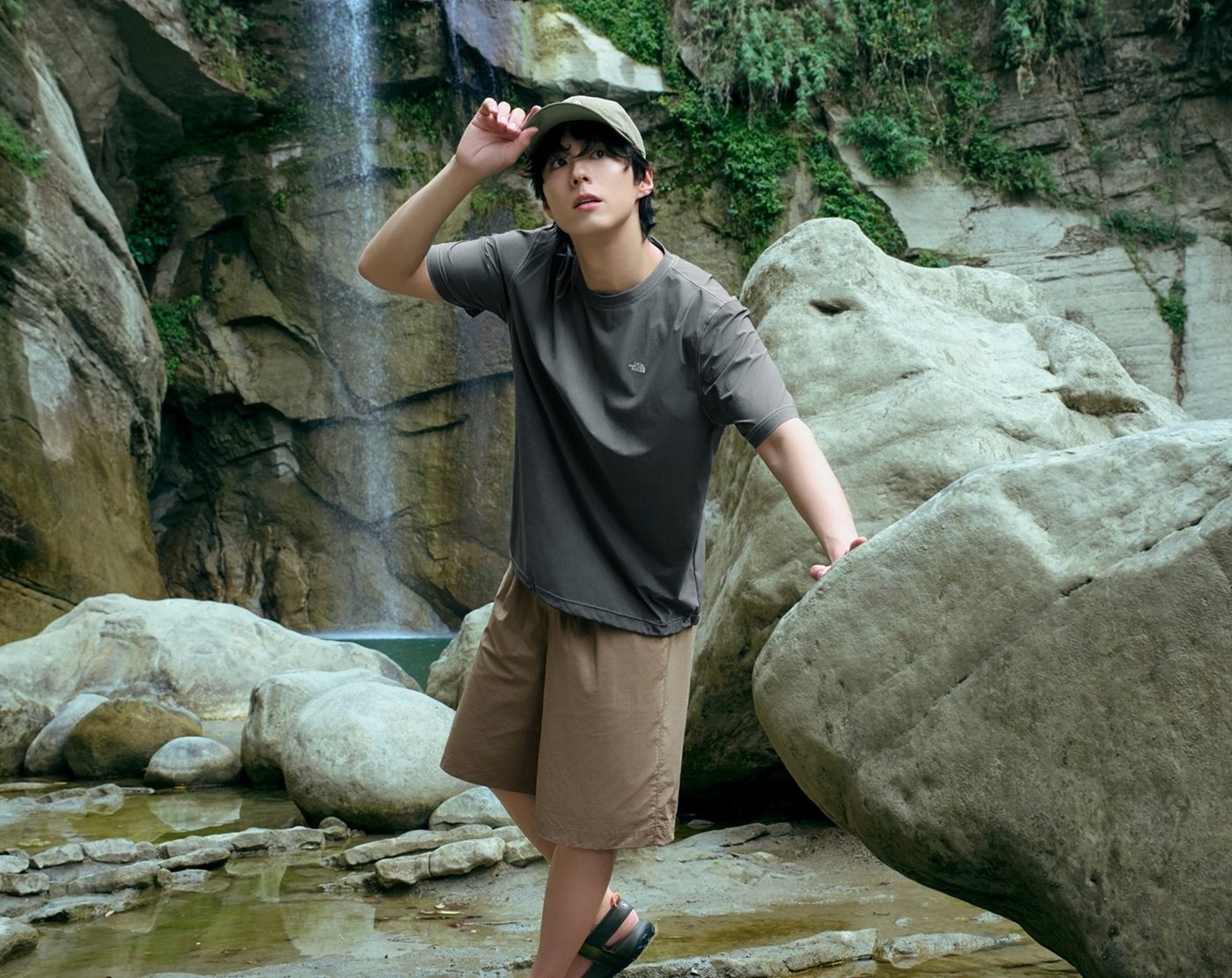 ‘아이스큐브 반팔티’를 착용한 노스페이스 홍보대사 박보검