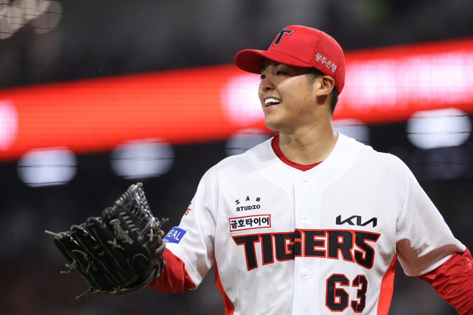 KIA 시라카와 케이쇼가 4일 광주 롯데전서 이닝을 마친 뒤 환하게 웃고 있다. 사진제공ㅣKIA 타이거즈