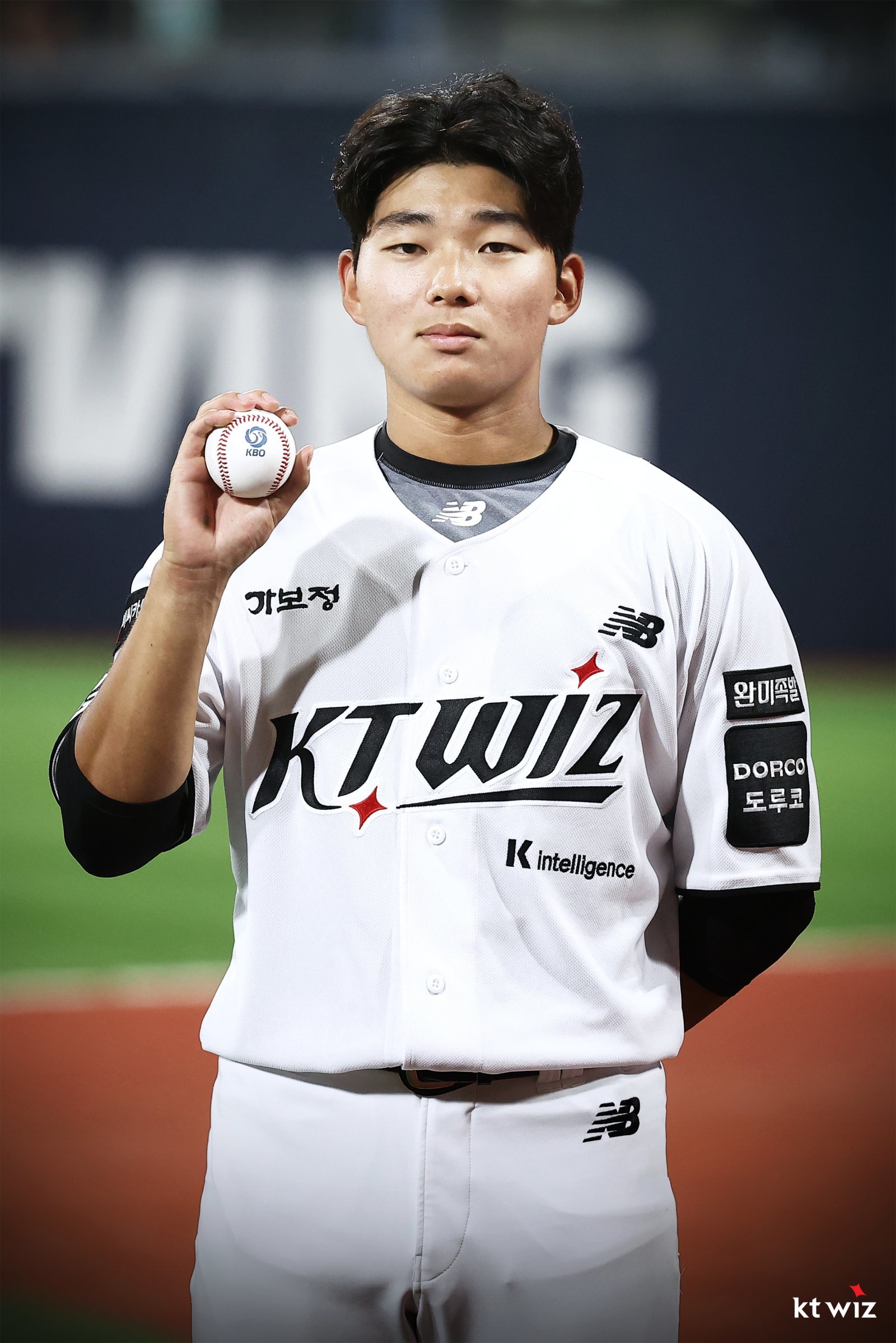 손목 힘으로 151㎞ 밀어 홈런…KT가 발견한 재능 이재원, 데뷔 첫 타석부터 KBO 최초 역사