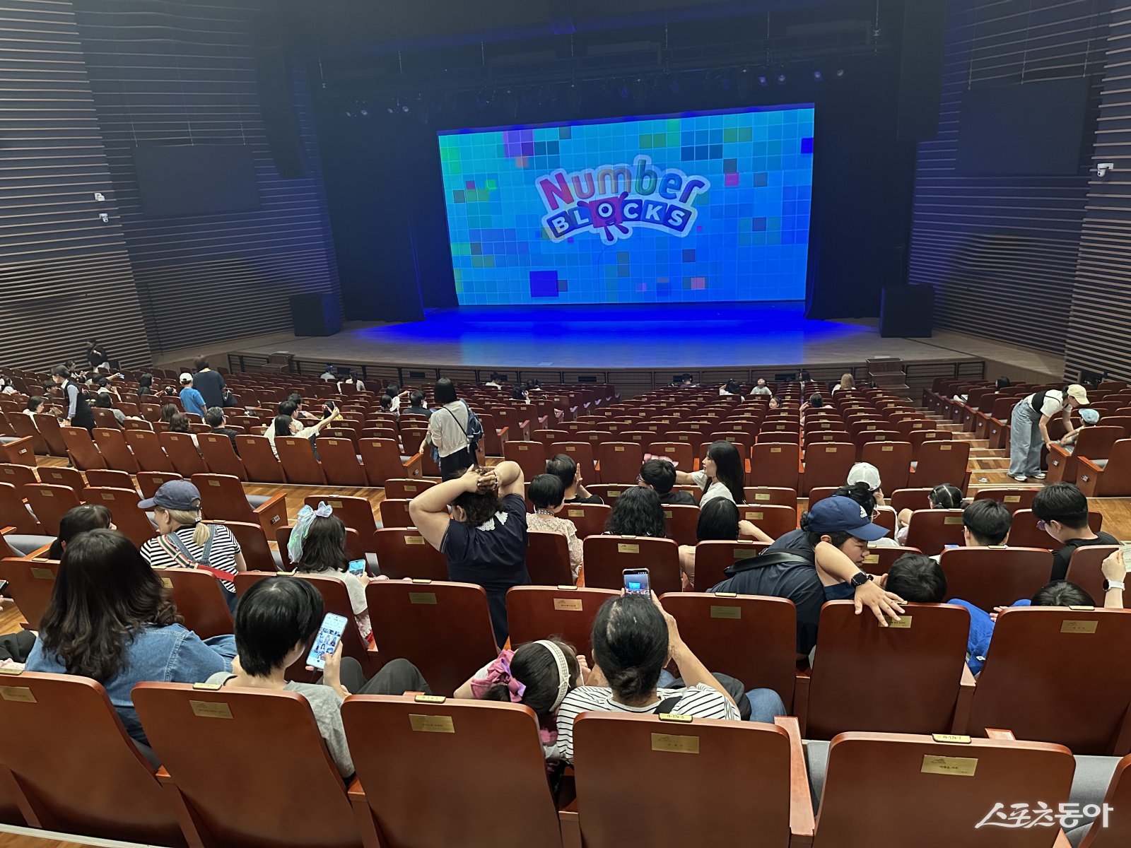 무안군 드림스타트는 지난 30일 사례관리 대상 아동과 양육자 35명을 대상으로 ‘숫자와 함께하는 뮤지컬 관람’ 프로그램을 진행했다고 밝혔다. 사진제공=무안군
