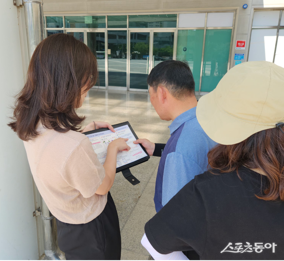 광주광역시 보건환경연구원이 여름철 물놀이 이용객 증가에 대비해 물놀이형 수경시설의 수질 안전 확보를 위한 지원 활동을 확대한다. 사진제공=광주광역시