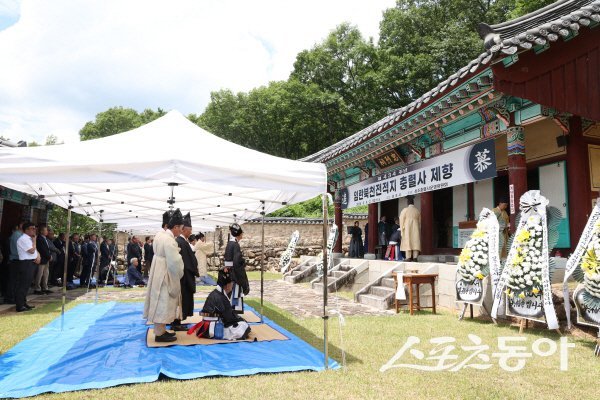 상주시가 ‘제434주년 임란북천전적지 상주충렬사 제향’을 봉행하고 있다. 사진제공 ㅣ 상주시