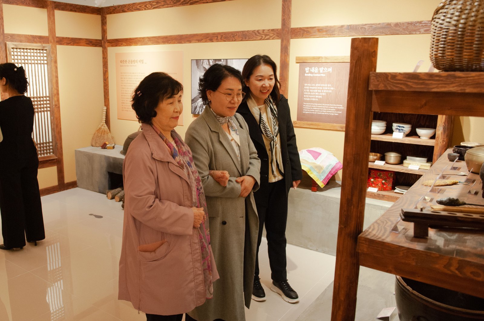 성남 분당구 소재 ‘새예루살렘 이매성전’에서 가족사랑과 어머니의 희생을 되새기는 ‘우리 어머니’ 글과 사진전이 열려 세대를 아우르는 공감과 감동을 전하고 있다.