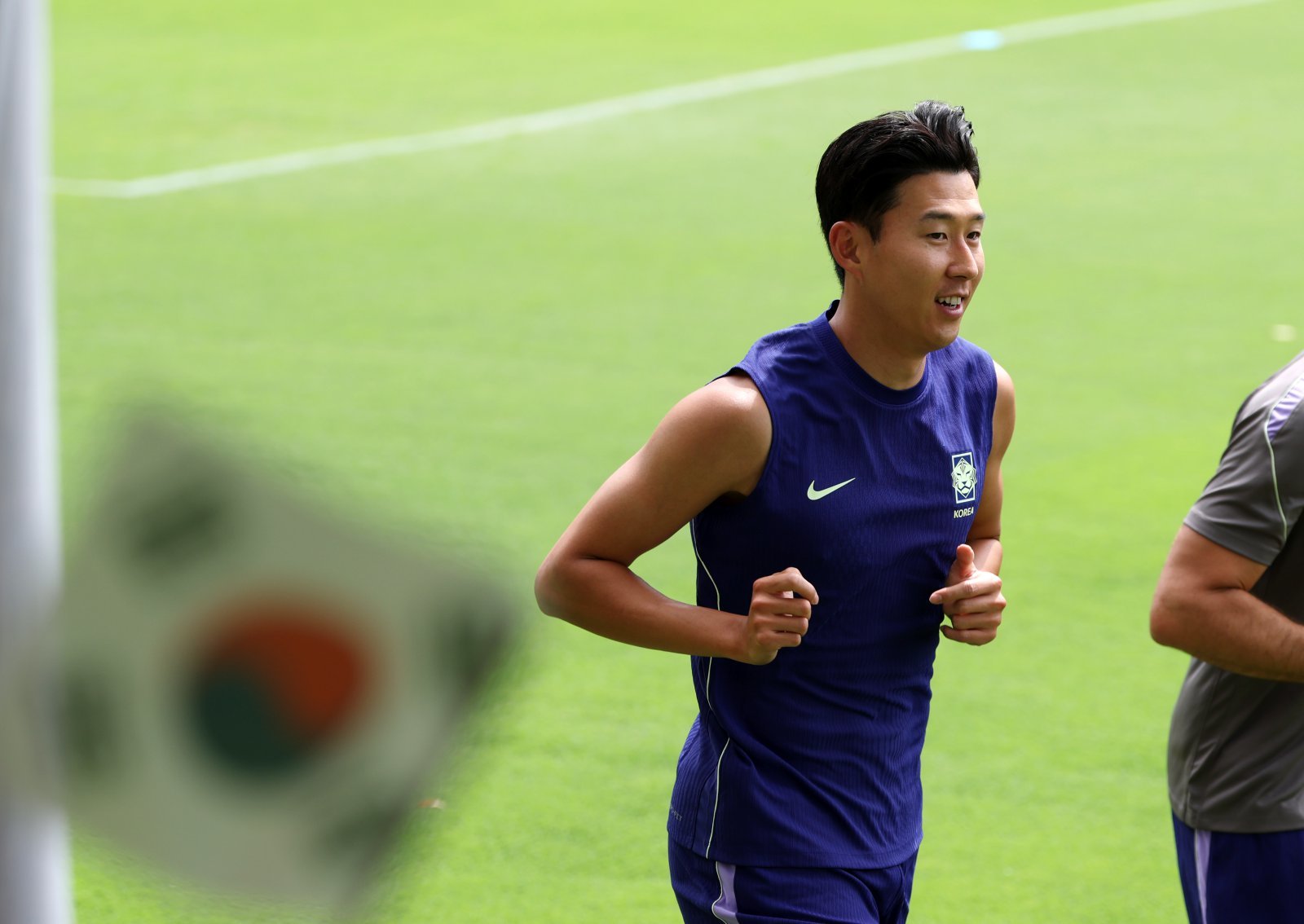 2026북중미월드컵을 앞둔 축구대표팀 주장 손흥민이 멕시코 할리스코주 사포판의 베이스캠프 훈련장인 치바스 바예 베르데에서 동료들과 몸을 풀고 있다. ESPN은 손흥민이 이번 대회서 가장 큰 성취를 누릴 자격이 있다고 소개했다. 사포판|뉴시스