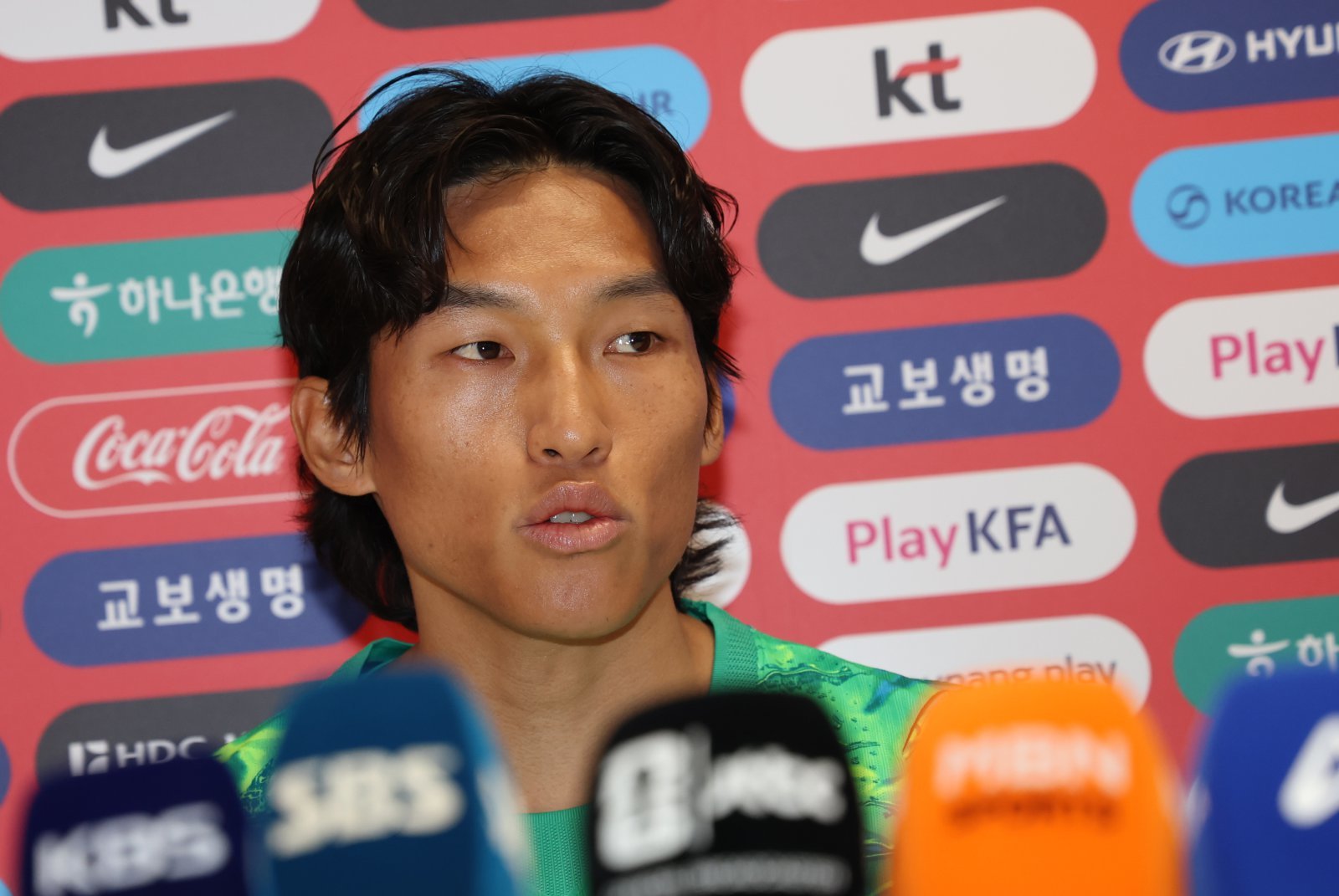축구국가대표팀 골키퍼 김승규가 8일(한국시간) 멕시코 할리스코주 사포판 치바스 바예 베르데에서 열린 기자회견서 취재진의 질문에 답하고 있다. 사포판｜뉴시스