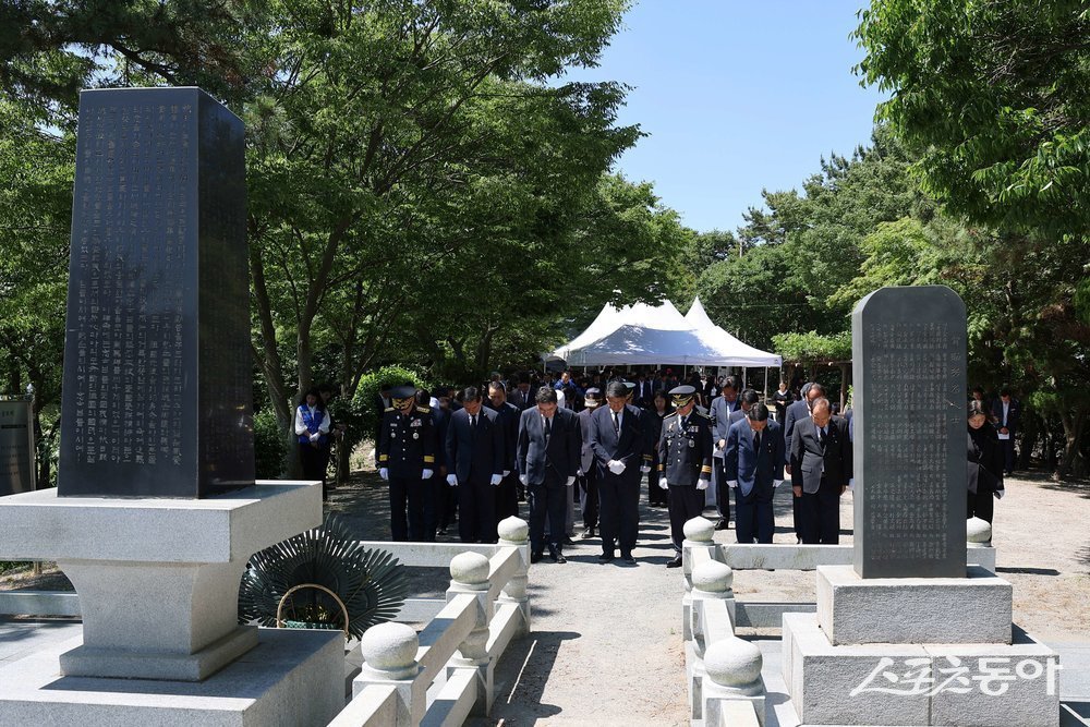 무안군은 지난 6일 무안읍 남산 충혼탑 광장에서 현충일 추념식을 개최하고 국가를 위해 헌신한 선열들의 넋을 추모했다고 밝혔다. 사진제공=무안군