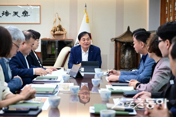 배낙호 김천시장이 지방선거 이후 첫 간부회의를 주재하고 있다. 사진제공 ㅣ 김천시