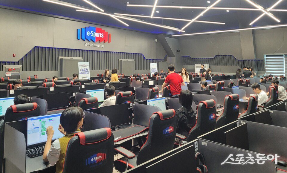 전라남도교육청은 9일 광주 e스포츠 경기장에서 ‘2026 전국 장애학생 e페스티벌’ 전남 예선전을 열고 장애학생들의 디지털 역량과 도전 정신을 응원했다. 사진제공=전라남도교육청