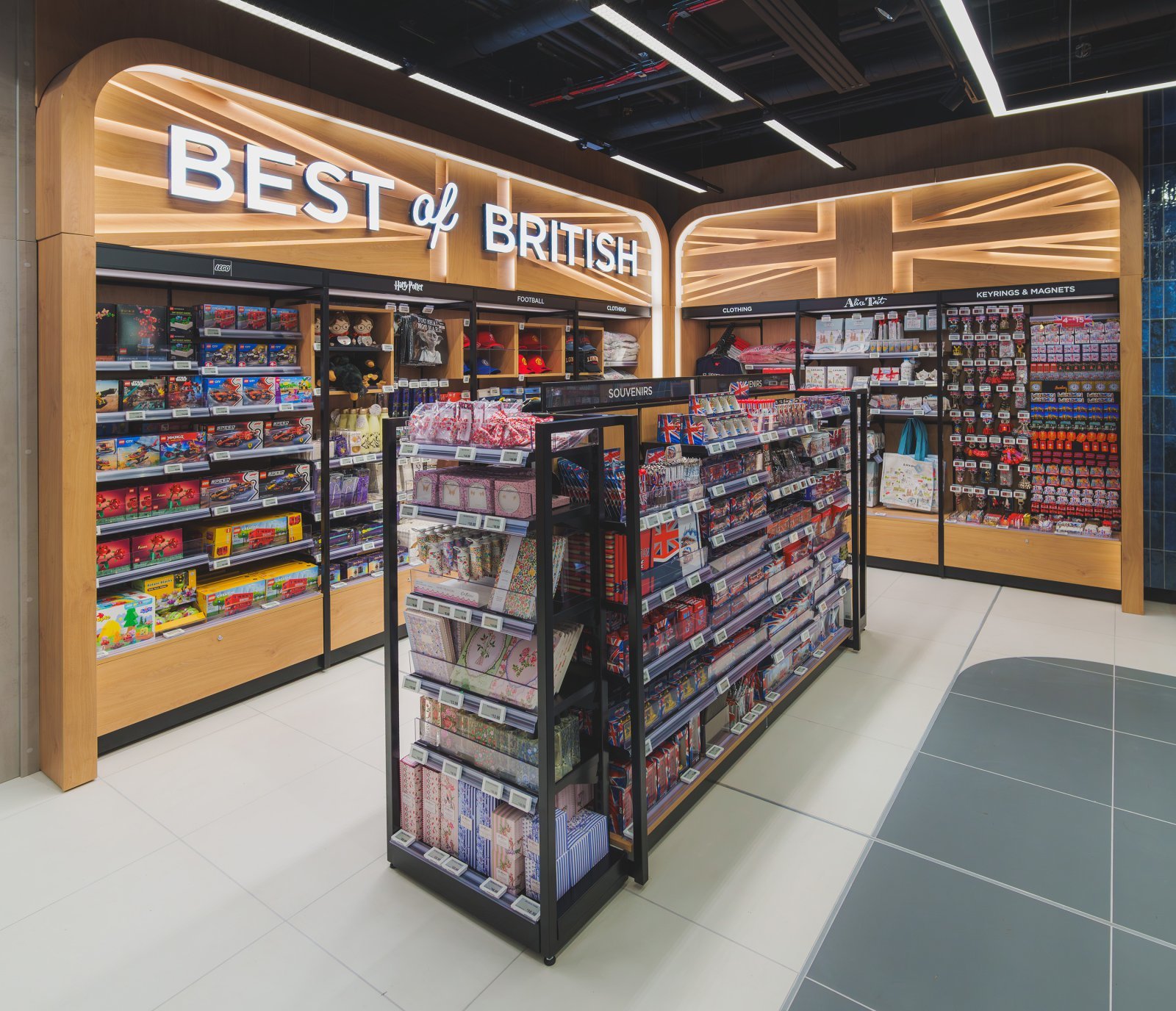 WHSmith 영국 플래그십 매장 관련 이미지