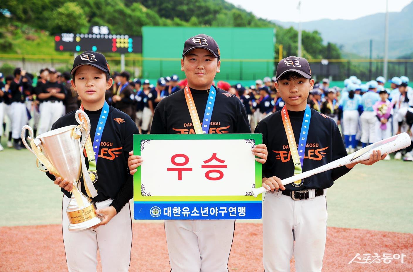 제6회 순창고추장배 전국유소년야구대회에서 유소년리그(U-13) 청룡 우승을 차지한 대전서구유소년야구단. 사진제공|대한유소년야구연맹