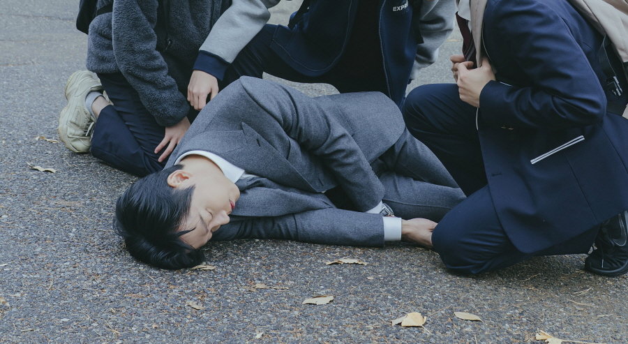 납치된 아내 구하던 남궁민, 바닥에 쓰러져 ‘실신’ (결혼의 완성)