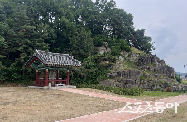 영주시가 보물인 ‘영주동 석조여래입상’ 이전 및 주변환경 개선공사를 마무리했다. 사진제공 ㅣ 영주시
