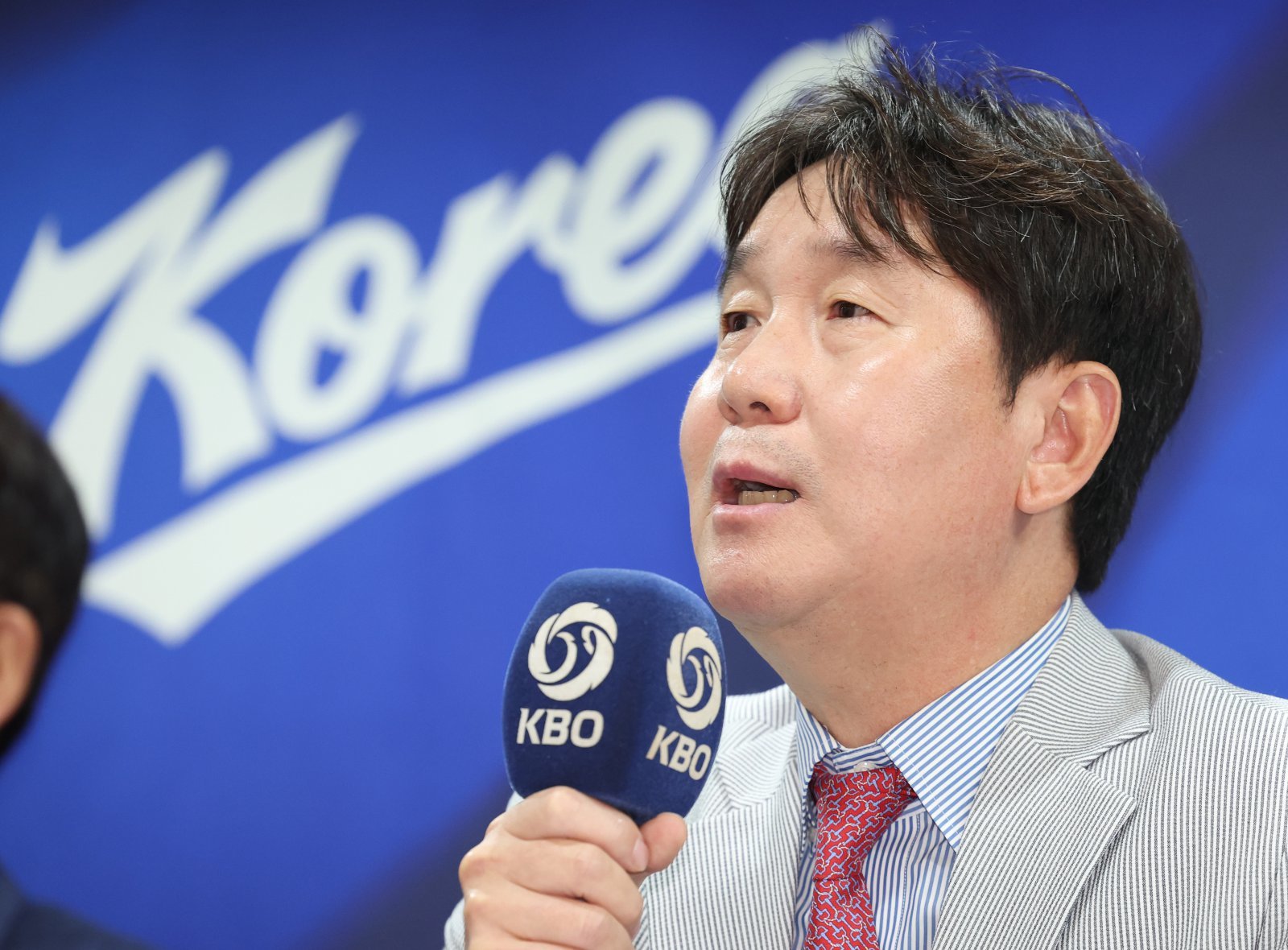류지현 야구대표팀 감독 “AG는 금메달 아니면 의미없어, 투수 11명·야수 13명 구성 이유는…” [아시안게임 엔트리 발표]