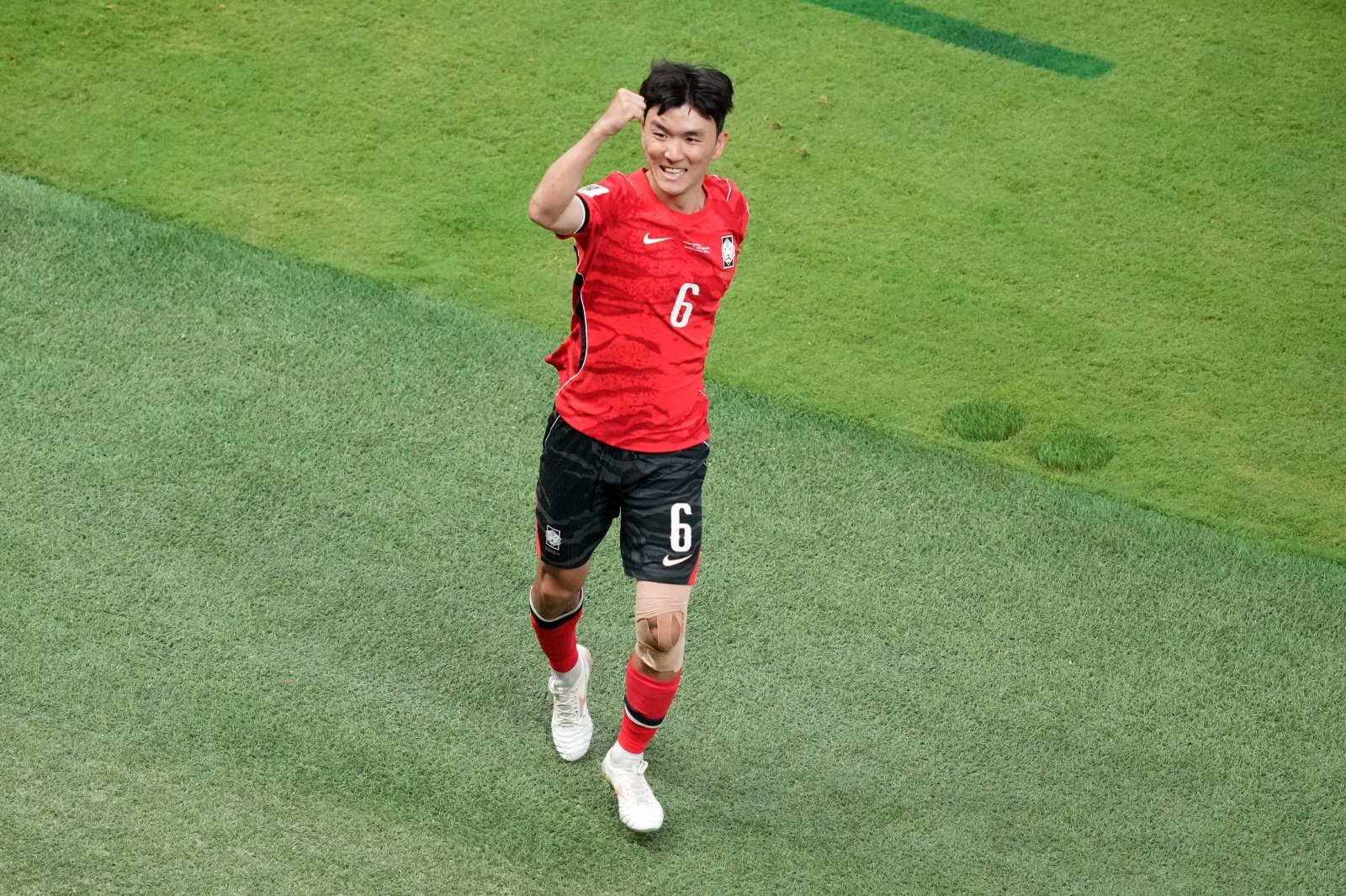 축구국가대표팀 미드필더 황인범이 12일(한국시간) 과달라하라 스타디움서 열린 체코와 북중미월드컵 조별리그 A조 1차전서 동점골을 넣은 뒤 기뻐하고 있다. 과달라하라|뉴시스
