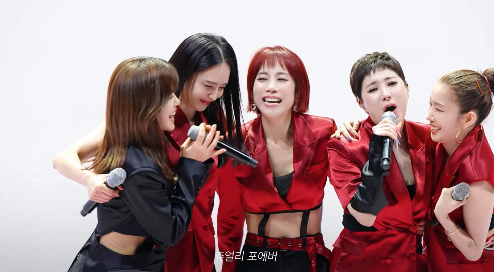 쥬얼리 20년 만에 완전체 무대…눈물 흘리며 열창 “보고 싶었어”