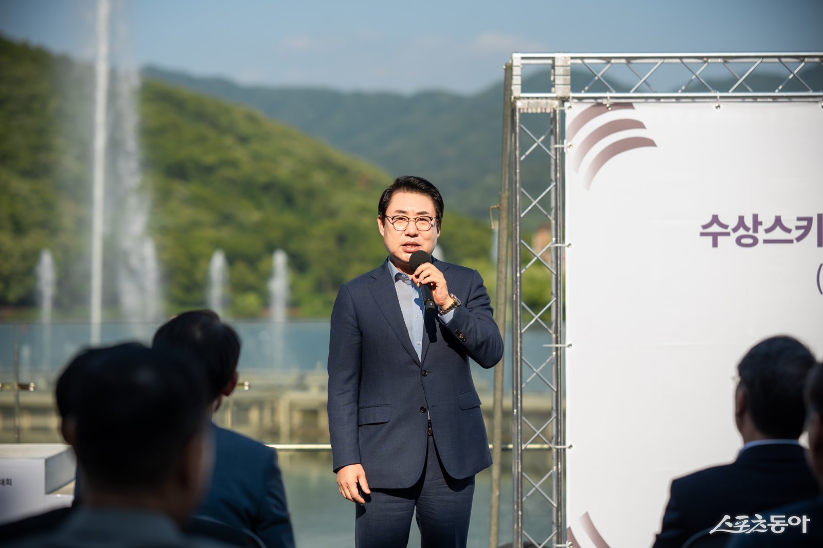 조성대 의장이 12일  오남호수공원에서 제39회 수상스키·웨이크스포츠 종합대회 개회식에서 축사를 하고있다.  
