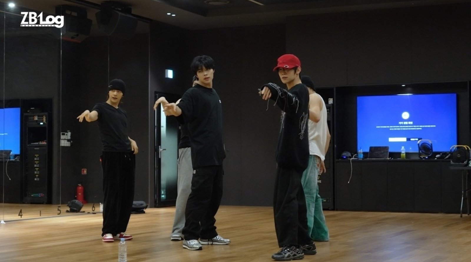 제로베이스원, ‘TOP 5’ 제작기 공개…연습실 꽉 채운 열정