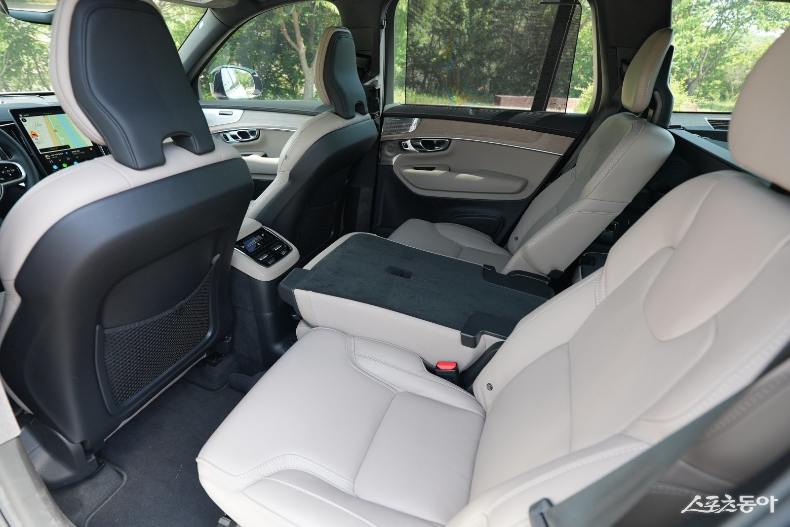 볼보 XC90 T8 울트라 2열 공간. 원성열 기자 sereno@donga.com
