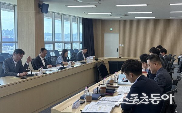 민선9기 포항시장직 인수위원회가 분과별 주요업무보고를 받고 있다. 사진제공 ㅣ 포항시
