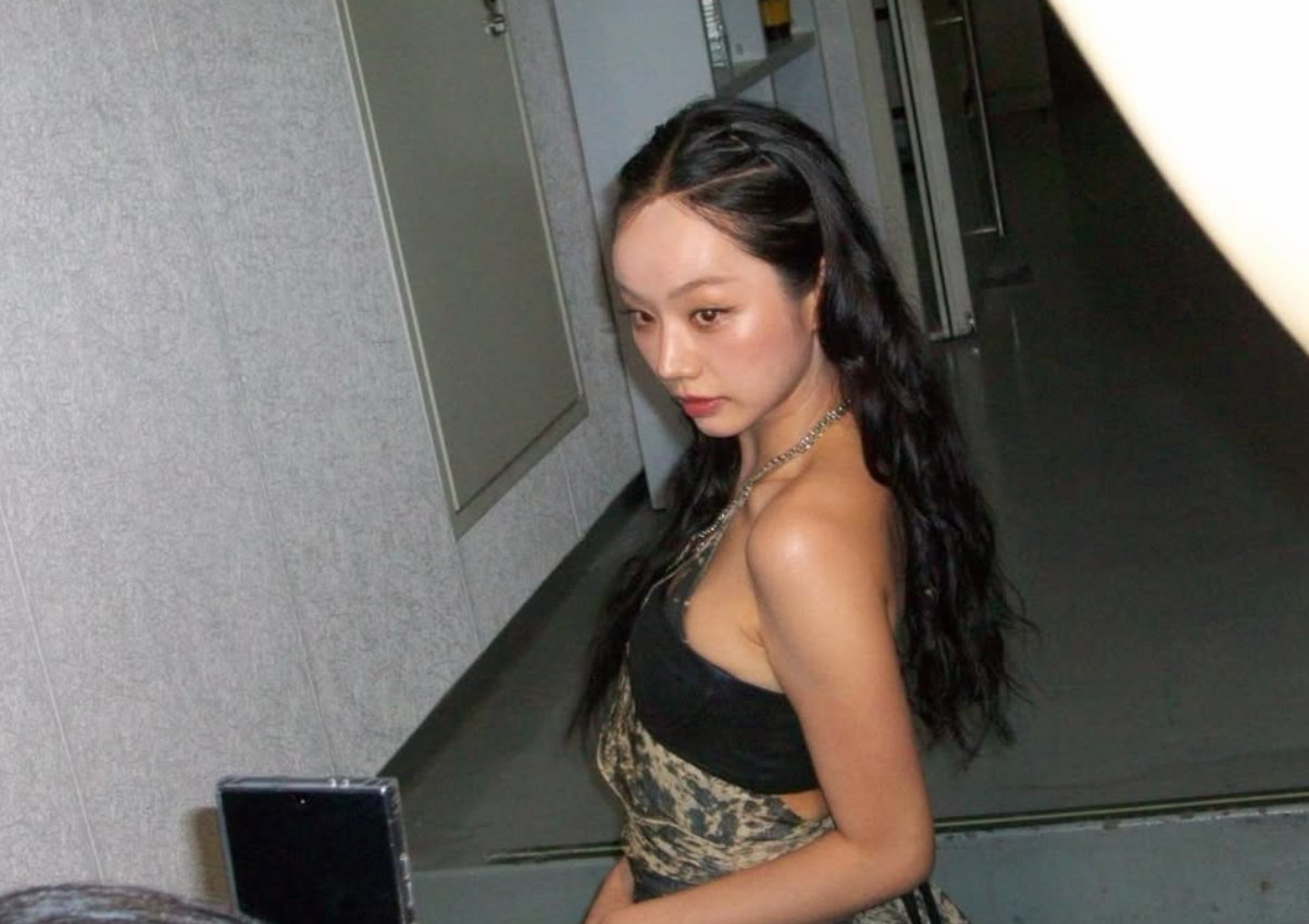 혜리, 팬미팅 中 의상 사고…대형 노출 막고 ‘의연한 대처’
