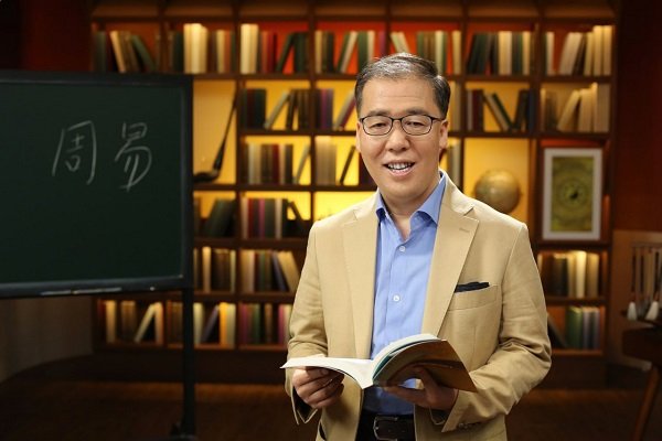 AI 동양학 플랫폼 ‘운이온다’ 론칭한 김동완 교수. 사진제공|새빛컴즈