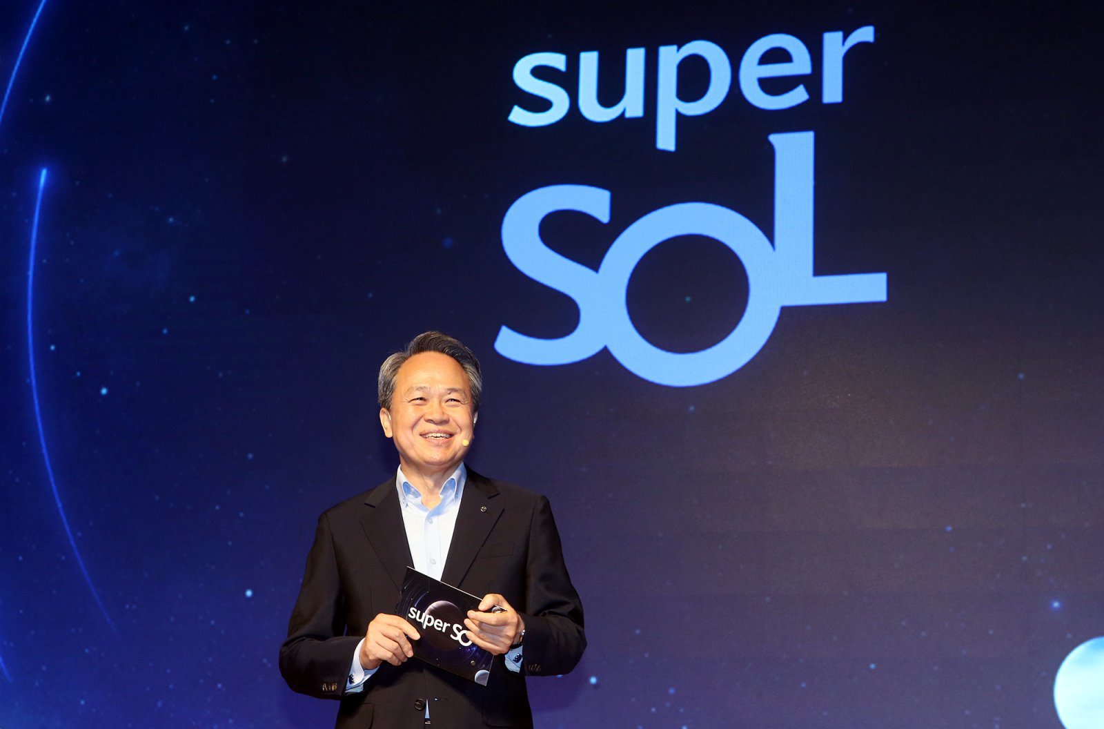 ‘신한 슈퍼 SOL 오픈데이’에서 비전 스피치를 하고 있는 진옥동 신한금융 회장. 사진제공|신한금융