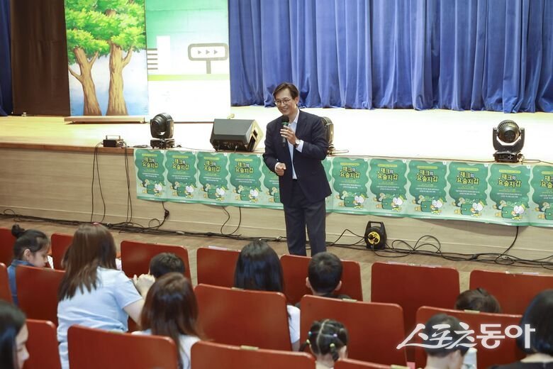 영암군은 지난 13일 삼호종합문화체육센터 공연장에서 지역 아동과 가족을 대상으로 어린이 경제뮤지컬을 개최했다고 밝혔다. 사진제공=영암군