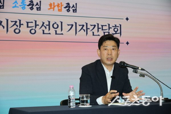 박용선 포항시장 당선인이 기자간담회에서 민선 9기 시정 운영 방향과 주요 현안에 대한 구상을 밝히고 있다. 사진제공 ㅣ 포항시