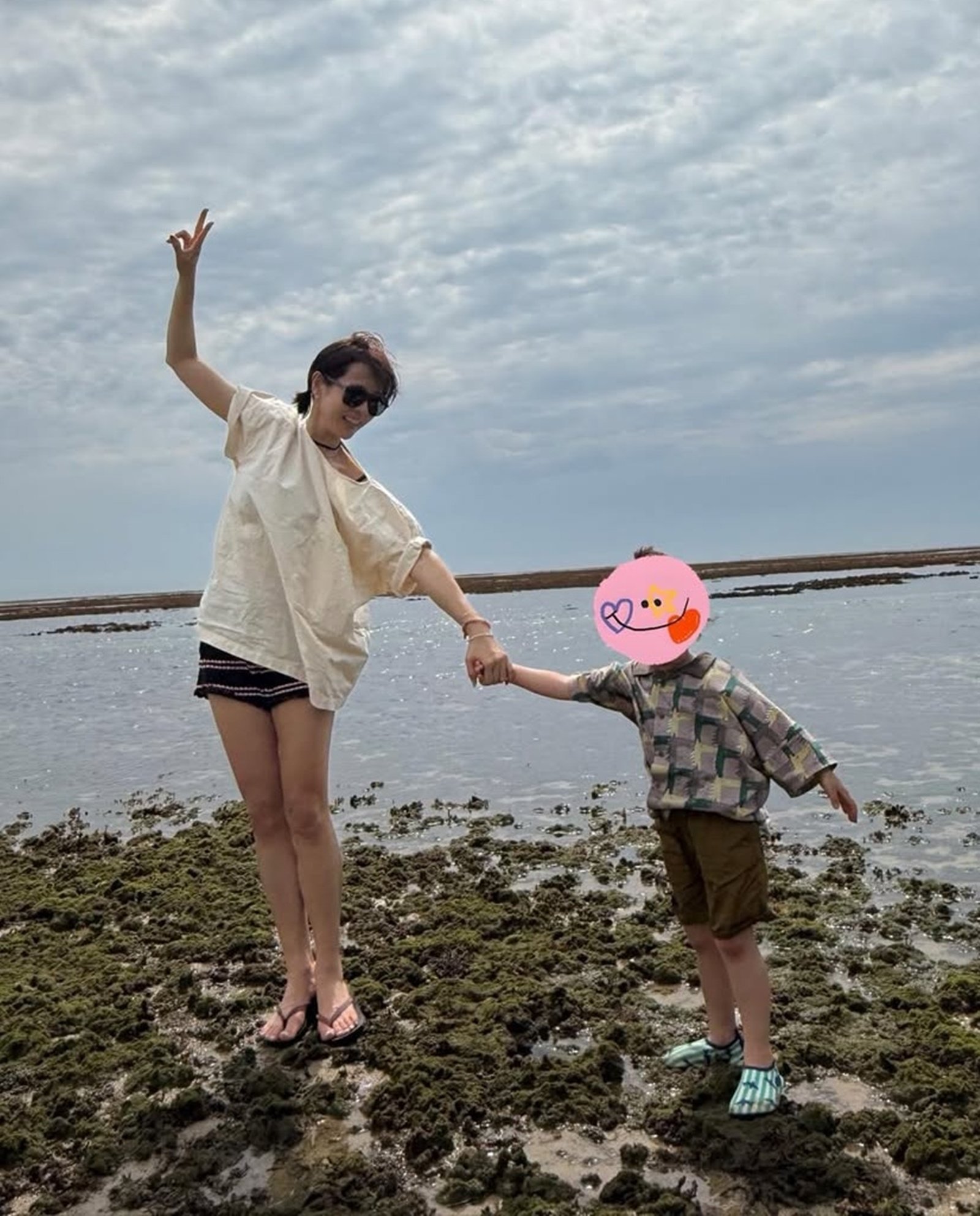 ‘현빈♥’ 손예진 子, 벌써 이렇게 컸어?…붕어빵 비율 ‘깜짝’ [DA★]