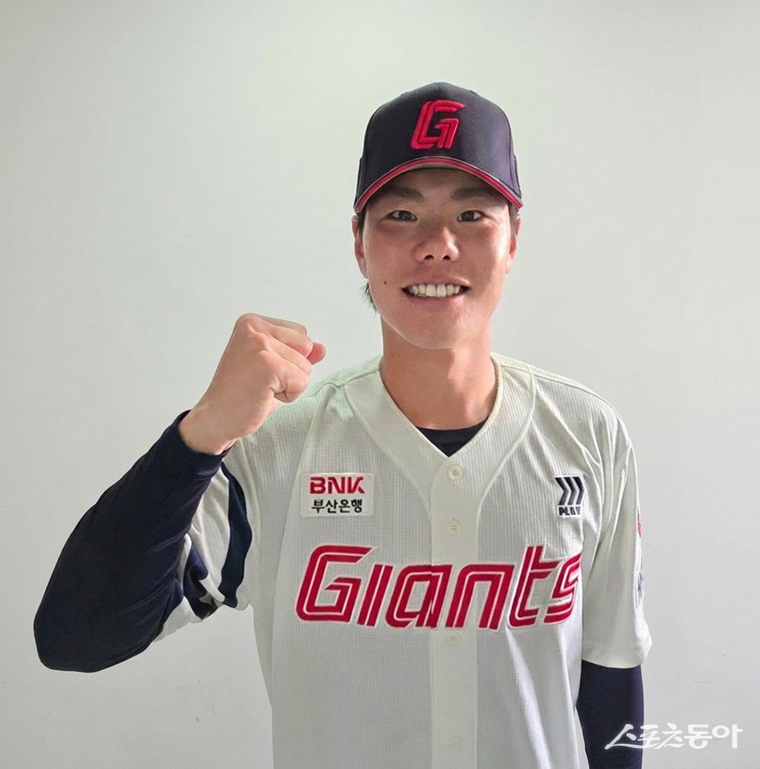롯데가 쿄야마 마사야의 대체 아시아쿼터 선수로 우완 이이무라 쇼타를 영입했다. 사진제공|롯데 자이언츠